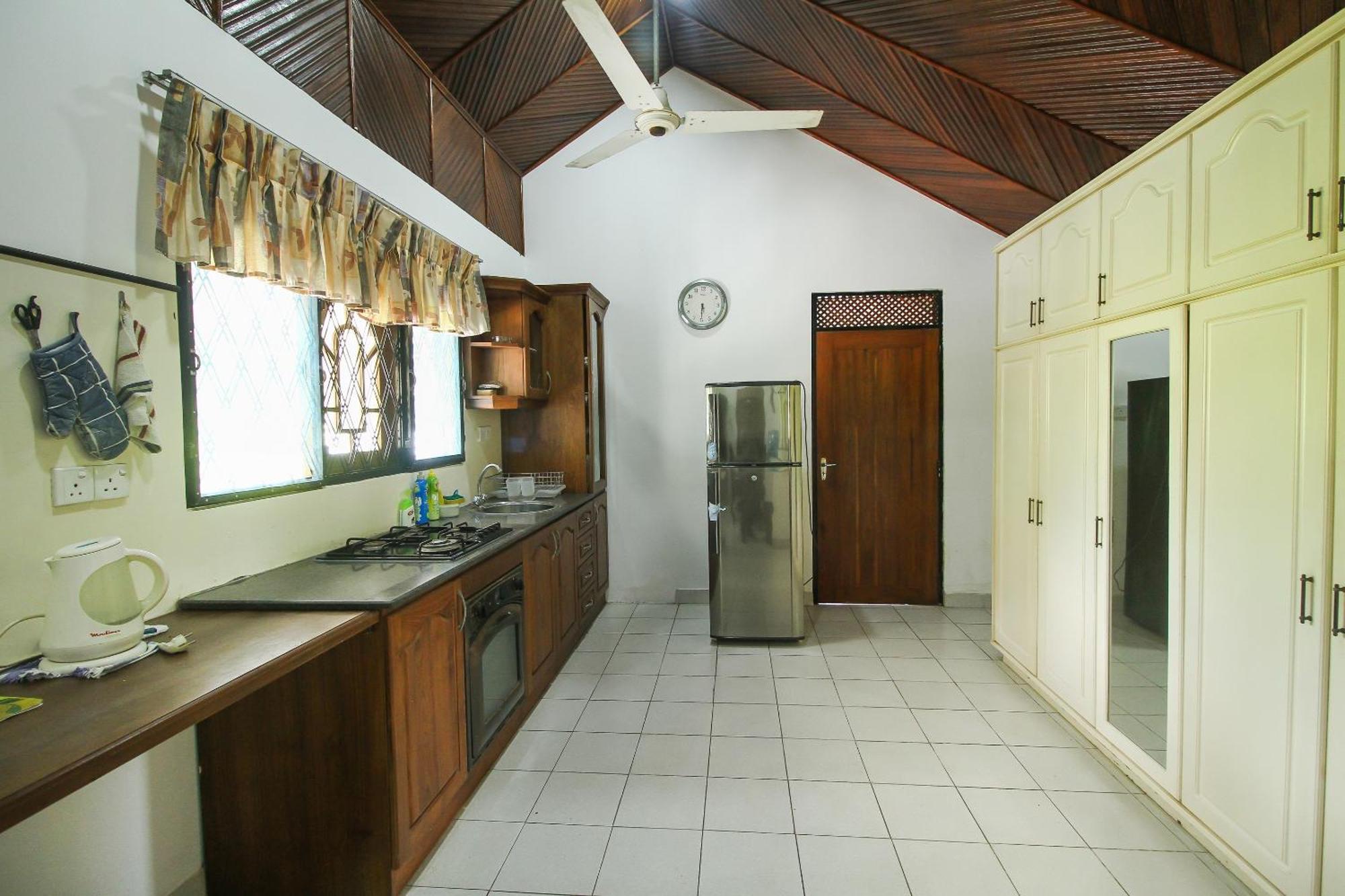 Lioni Holidays Villa Negombo Oda fotoğraf